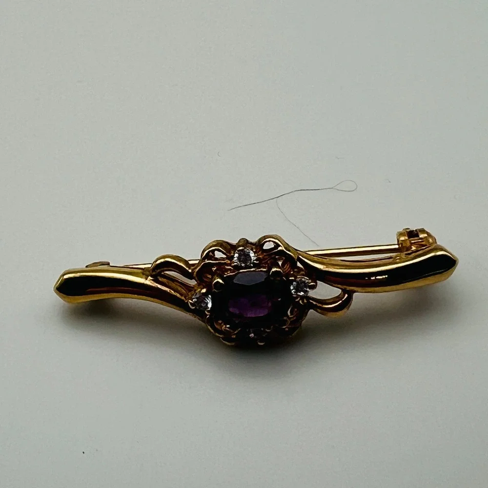 Unbranded vintage brooch